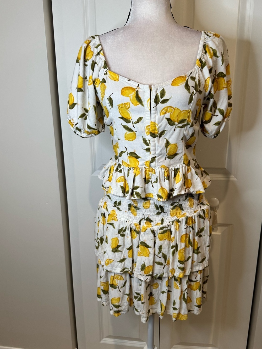 Arizona Jean Co White Top and Skirt with Yellow Lemon Print